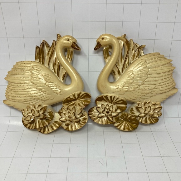 Incredible Swan Chalkware Set 1987 Miller Studio Cream / Gold / 2pcs Set - Picture 1 of 14